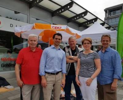 Sommerfest fr Kinder von SCALA - Jürgen Lehmann, Dr. Christoph Ploß, Jeppe Nielsen (SCALA-Vorstand), Doris Lüdke und Richard Seelmaecker 